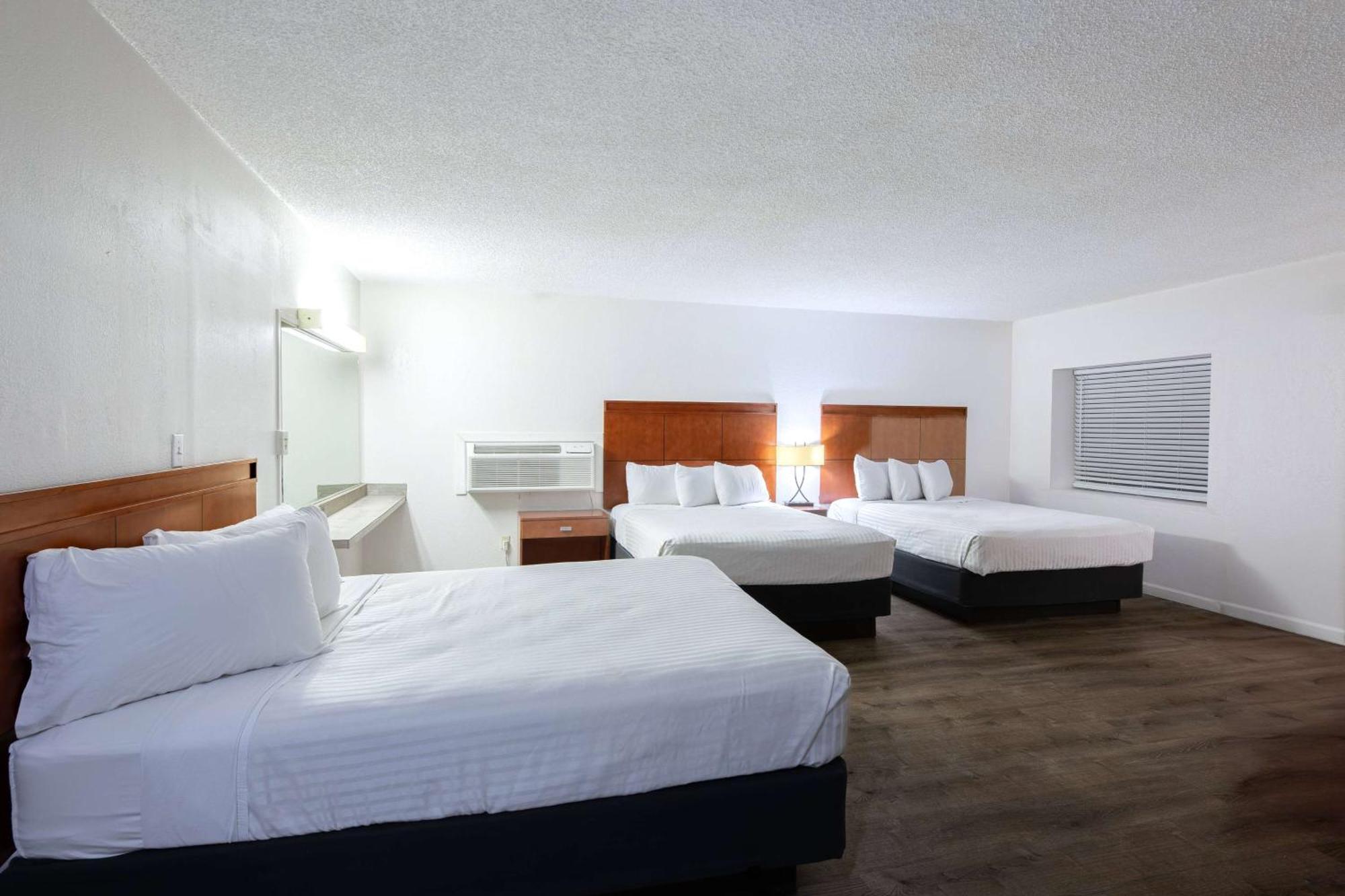 Travelodge By Wyndham Паркер Экстерьер фото